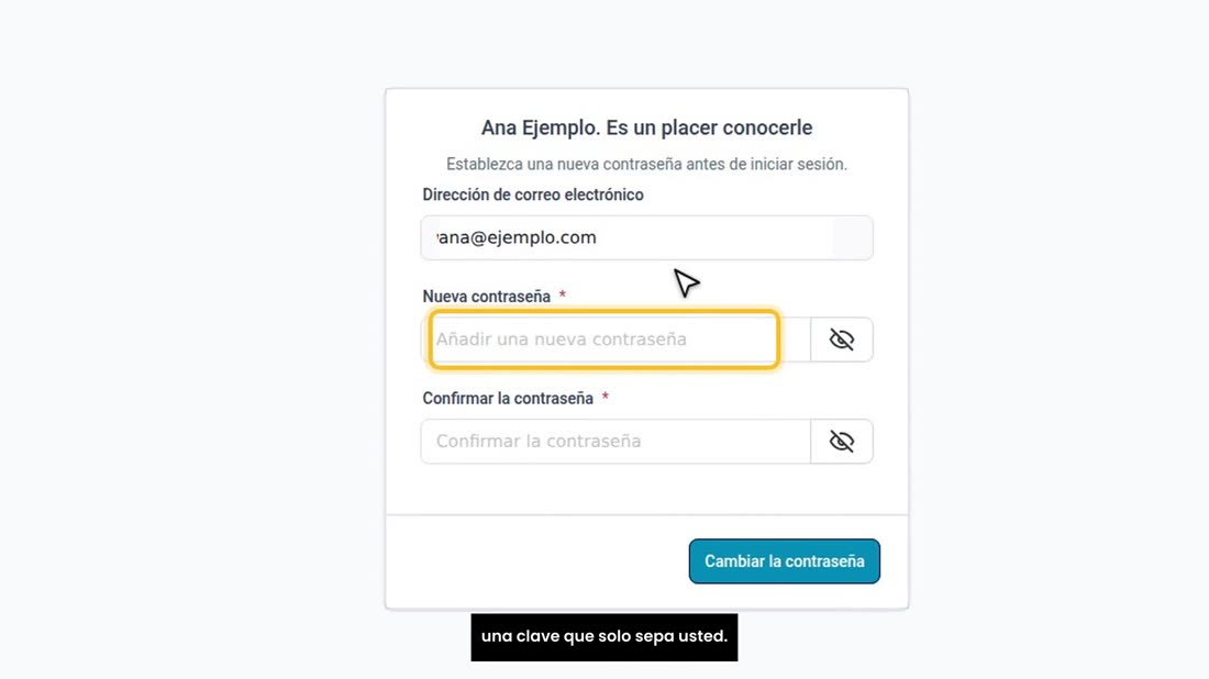 Su correo ya aparece escrito. En «Nueva contraseña», escriba una clave que solo sepa usted.