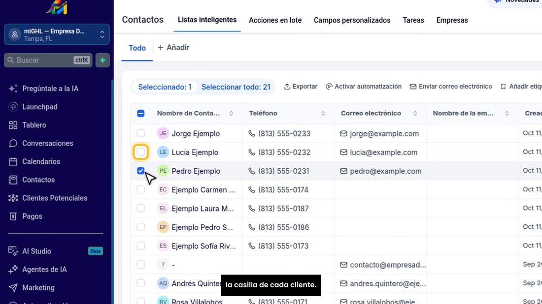 Para etiquetar a varios de una vez, vuelva a la lista y marque la casilla de cada cliente.