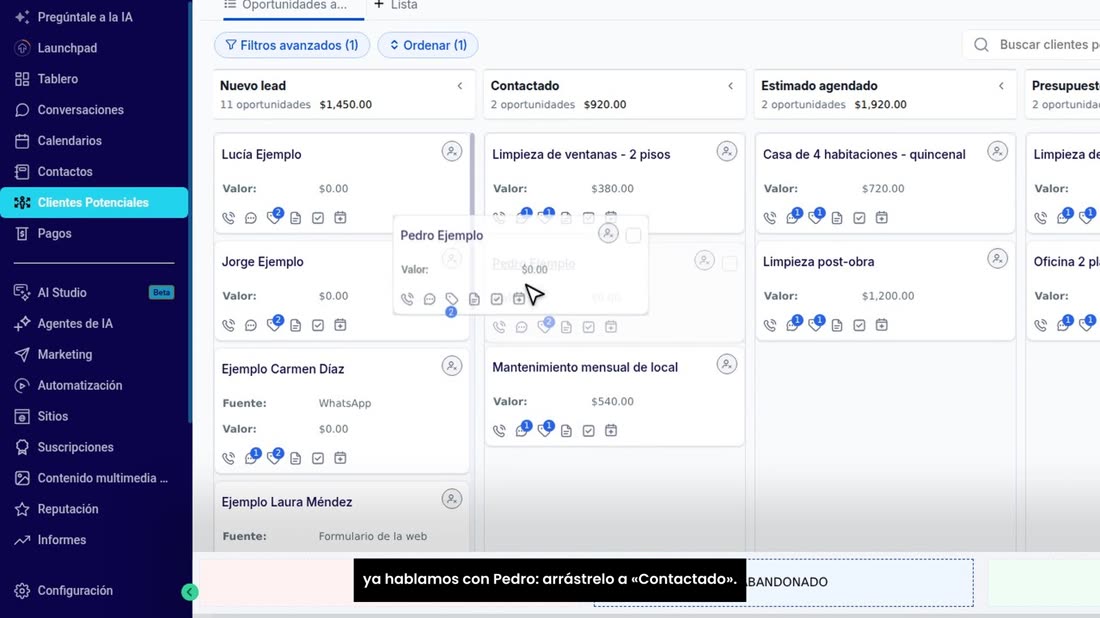 Cuando avance con un cliente, mueva su tarjeta. Por ejemplo, ya hablamos con Pedro: arrástrelo a «Contactado».